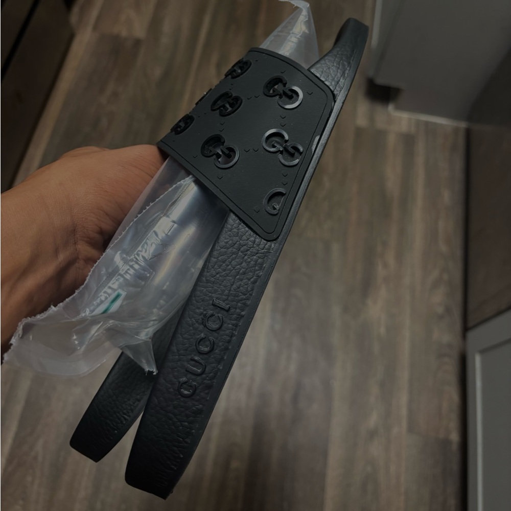 Black Gucci Slides - Picture 4 of 8